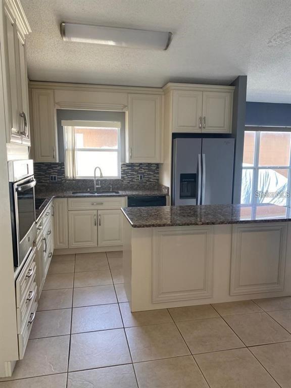 Building Photo - 9655 Hollyhill Dr