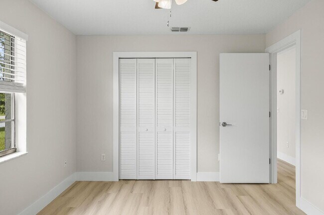 Building Photo - "Chic & Cozy 2-Bed Retreat with Granite Touches in Palm Coast!"