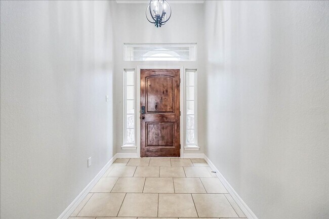 Building Photo - 2518 Date Palm Dr