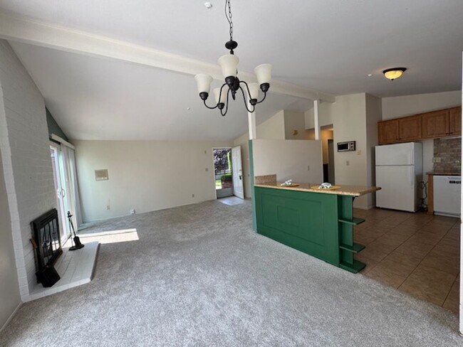 Building Photo - Charming 3-Bedroom Home for Rent in Serra ...