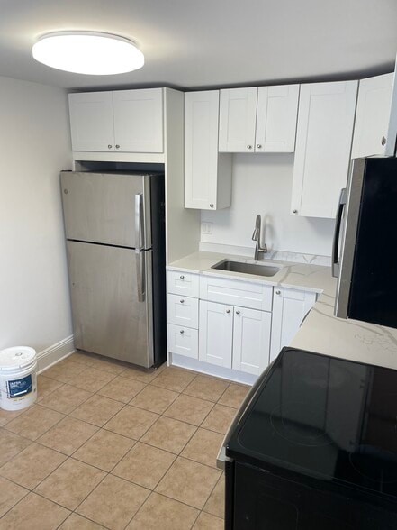 Building Photo - 125 Tunxis Hill Rd