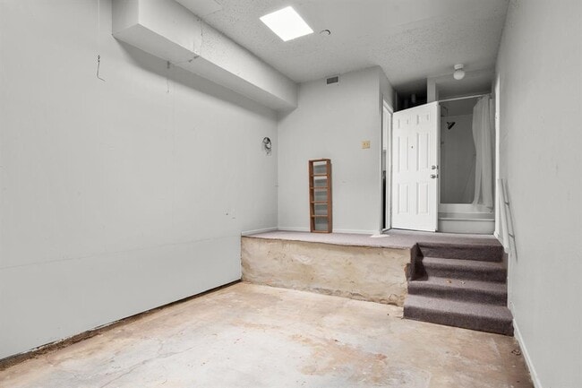 Building Photo - 6726 Lancret Hill Dr