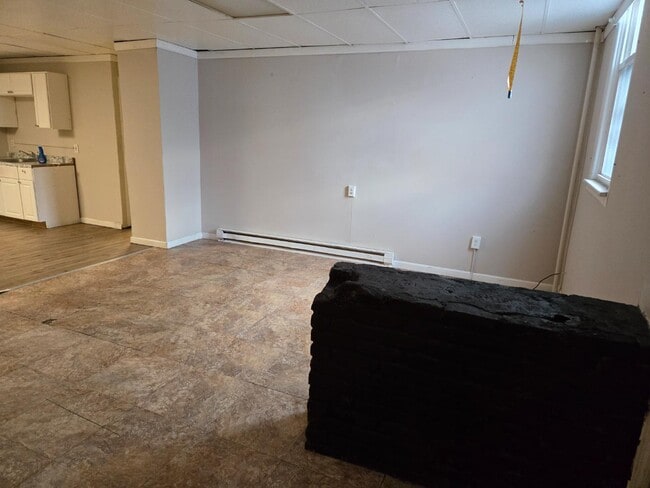 Building Photo - 300 William St