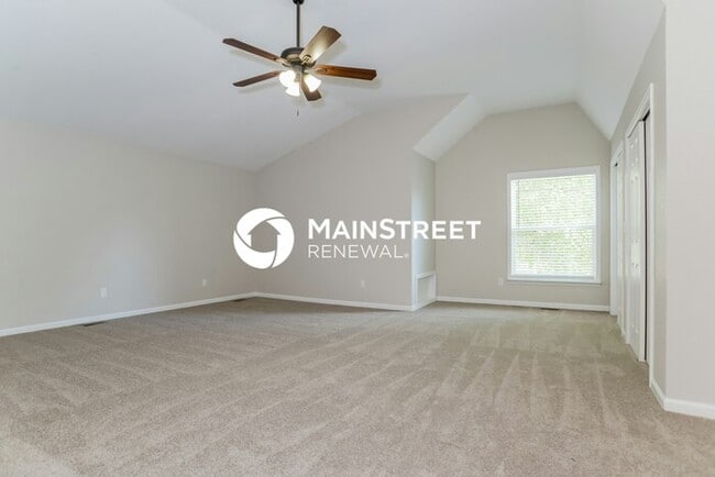 Building Photo - 4 Bedroom Pet-Friendly Home in LEAVENWORTH, KS with Main Street Renewal