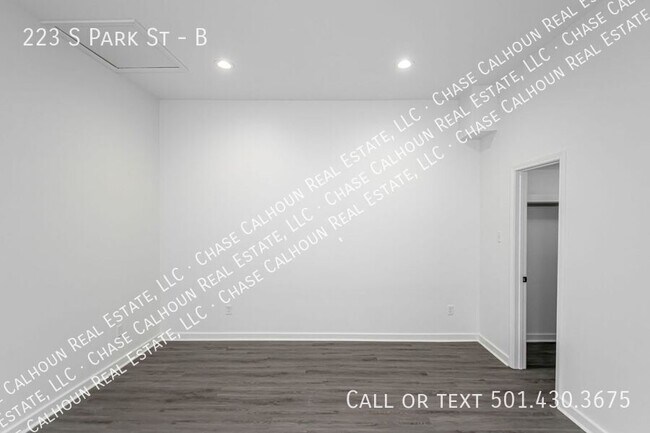 Building Photo - 223 S Park St