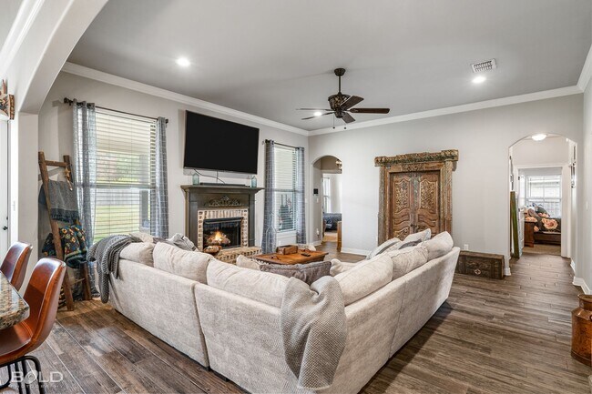 Building Photo - 701 Fir Wood Ln