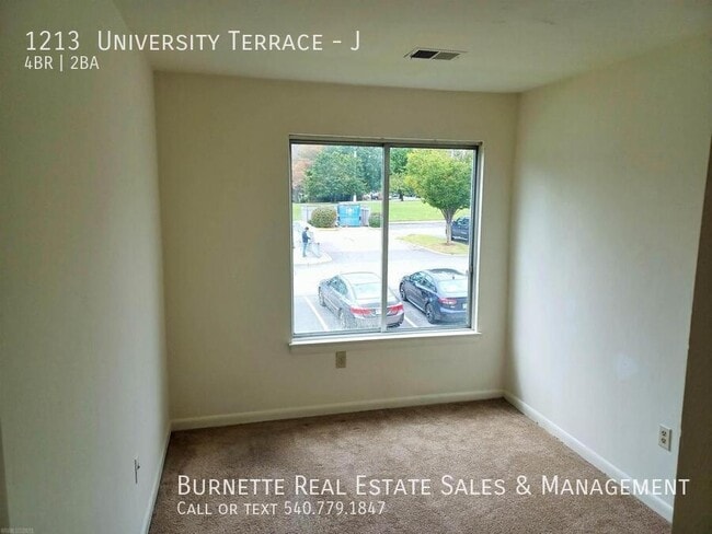 Building Photo - 1213 University Terrace