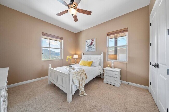 Building Photo - Furnished 4BR Mountain View Home with Garage