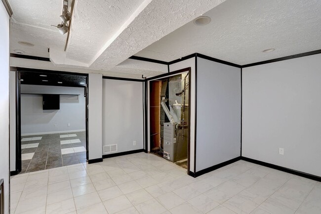 Building Photo - 3 Bedroom 2 Full Bath Row Home Minutes from Morgan State