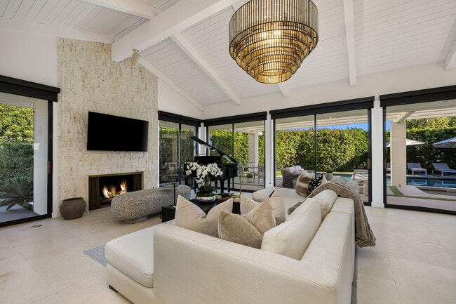 Building Photo - 6 Exeter Ct