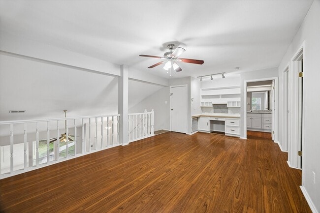 Building Photo - 2 Goldthread Ct