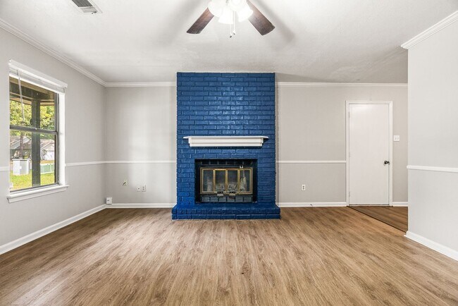 Building Photo - Updated House for Rent in Maumelle – Spaci...