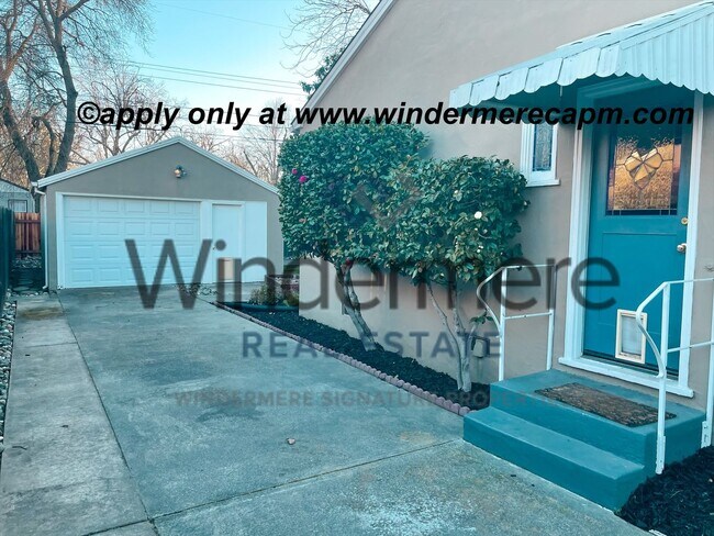 Building Photo - Charming Upper Land Park Home with Vintage...