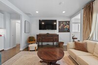 Building Photo - 1123 Prosser Ave