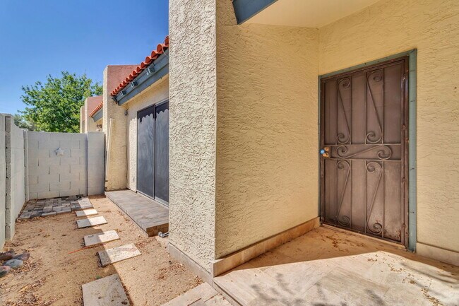 Building Photo - 8022 N 32nd Dr