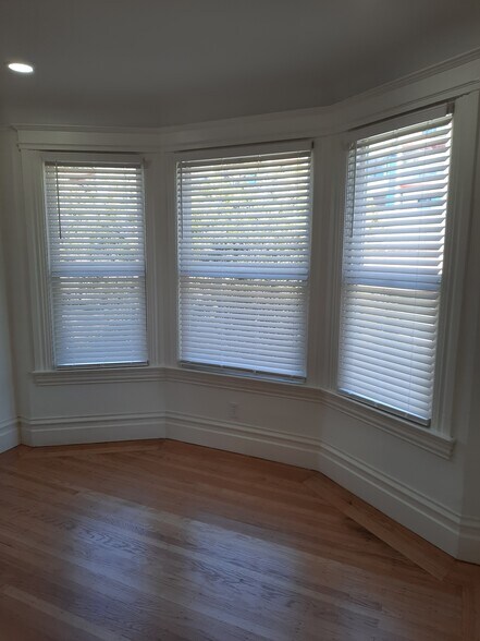 Building Photo - 61 Brosnan St
