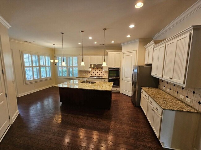 Building Photo - 2104 McFarlin Ln