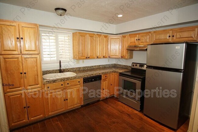 Building Photo - 4433 N Stanton St