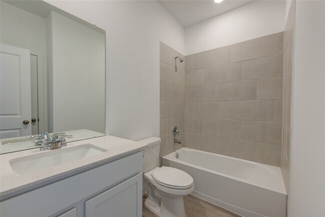 Building Photo - 400 Robin Ct