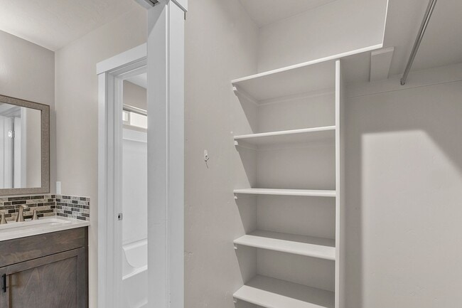 Building Photo - Introducing a Stunning 3 bedroom New Duple...