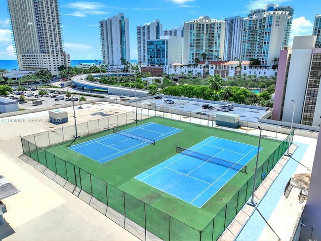 Building Photo - 17021 N Bay Rd