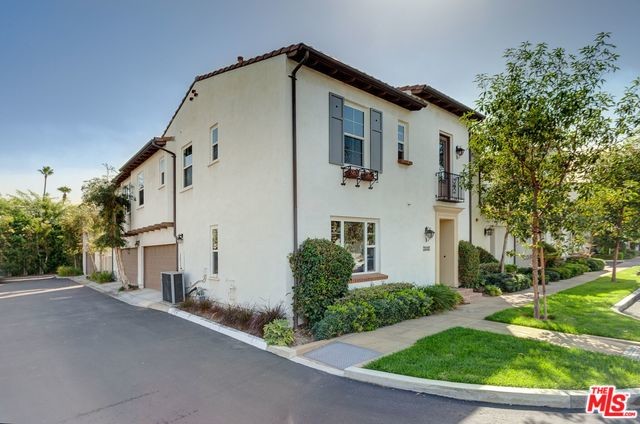 Building Photo - 494 Santa Maria St
