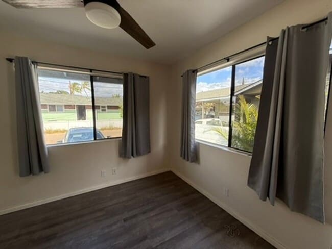 Building Photo - Unfurnished Pet Friendly 2 bed/1 bath - Wa...