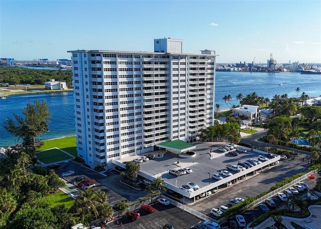 Primary Photo - 2100 S Ocean Dr