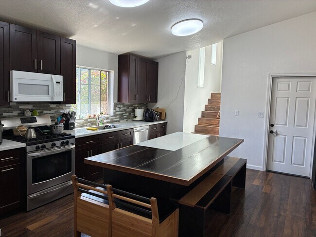 Building Photo - 4 Bedroom 2 bathroom home in Mace Ranch Davis