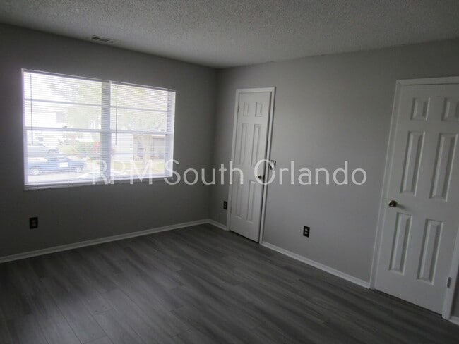 Building Photo - 36 Windtree Ln