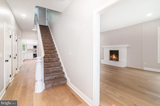 Building Photo - 4910 Earl Dr