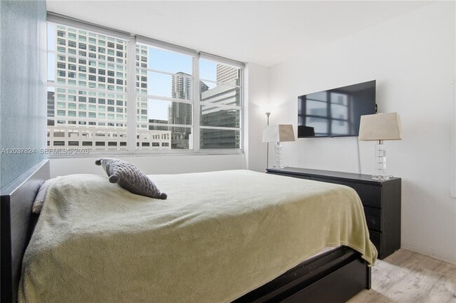 Building Photo - 801 Brickell Bay Dr