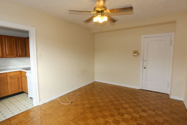 Building Photo - 716 W Belmont Ave