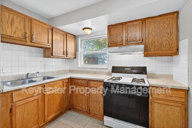 Building Photo - 10115 Saffron Dr