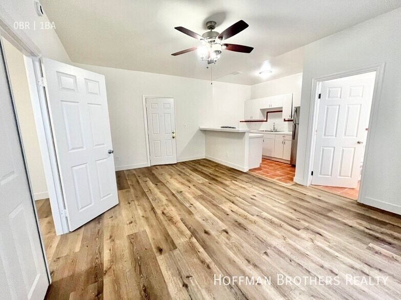 Building Photo - 1317 N Bronson Ave