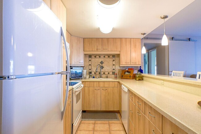 Building Photo - Stunning Fort Myers Condo with Water View!