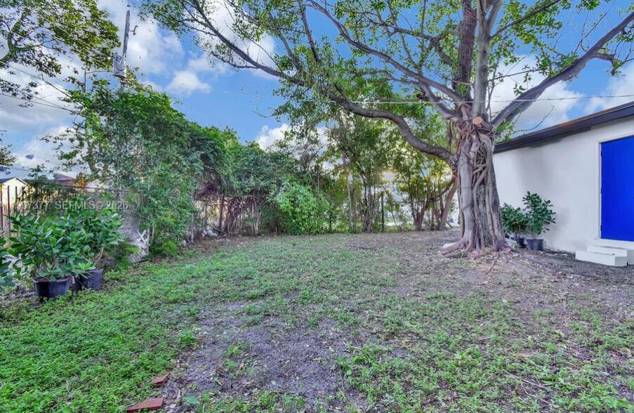 Building Photo - 547 NW 49th St