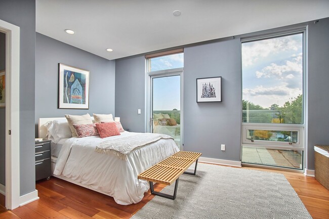 Building Photo - Effortless Downtown Living in the Heart of...