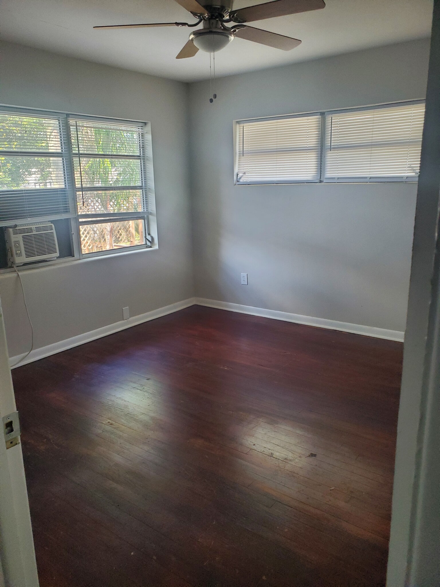 Bedroom - 916 E Lime St