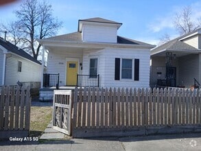 Building Photo - Newly renovted 3 bedroom Close to U of L a...