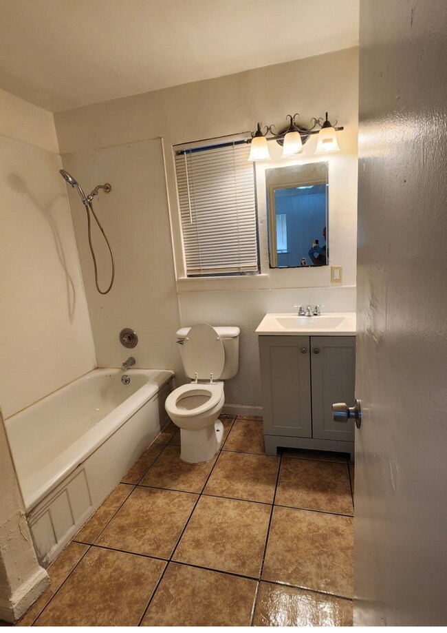 Building Photo - 4348 E Fairfax Ave