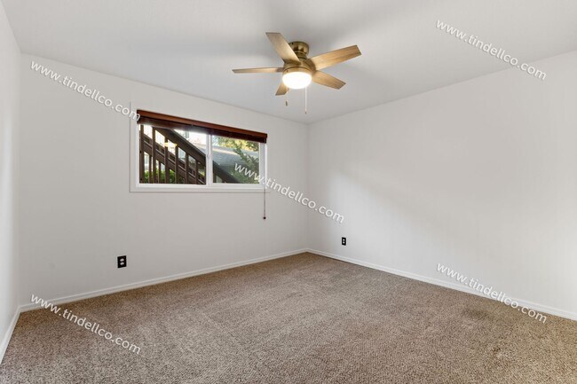 Building Photo - Cozy Multnomah Village Condo- Water, Sewer and Garbage included!