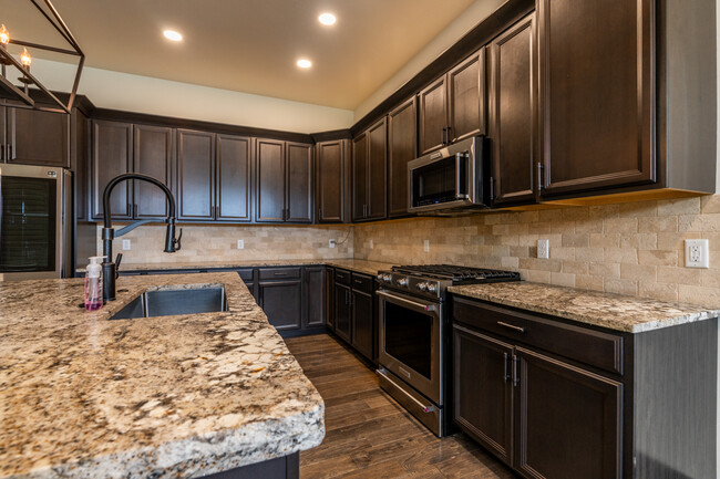 Building Photo - 2094 Two Wood Dr