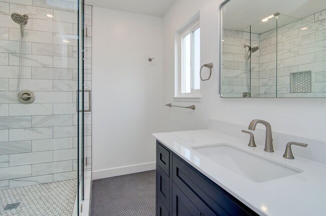 Building Photo - Turnkey Huntington Beach Home with Modern ...