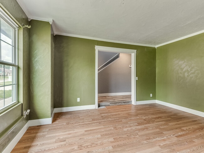 Building Photo - 7704 Brookside Dr