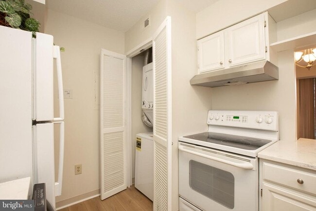 Building Photo - 1808 Old Meadow Rd