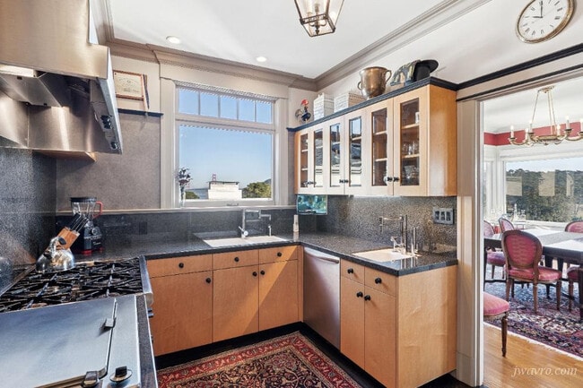 Building Photo - 155 24th Ave