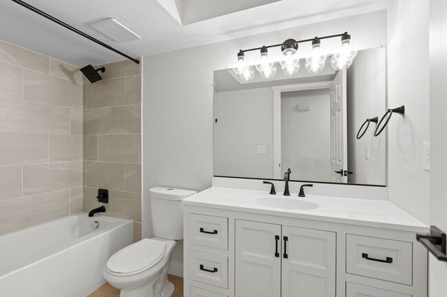 Building Photo - Gorgeous South Hill Home