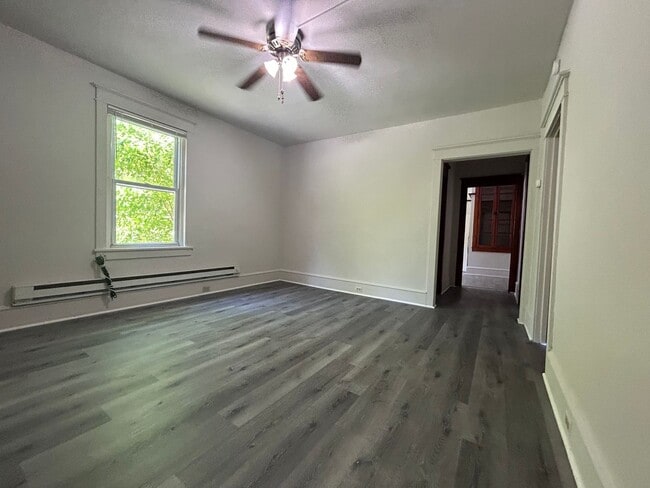 Building Photo - 412 Chestnut St