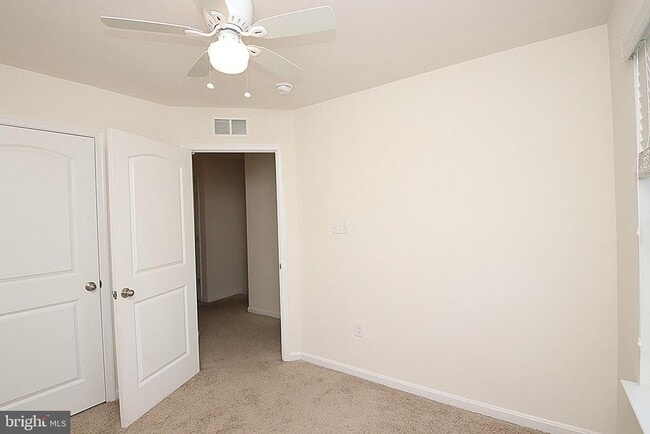 Building Photo - 185 Magellan Dr